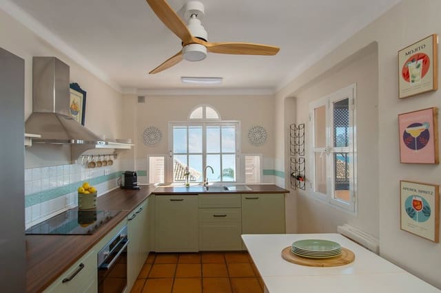 4 sypialnia Dom na sprzedaż w La Herradura, Almuñécar z basenem garażem - 829 000 € (Ref: 9730870)