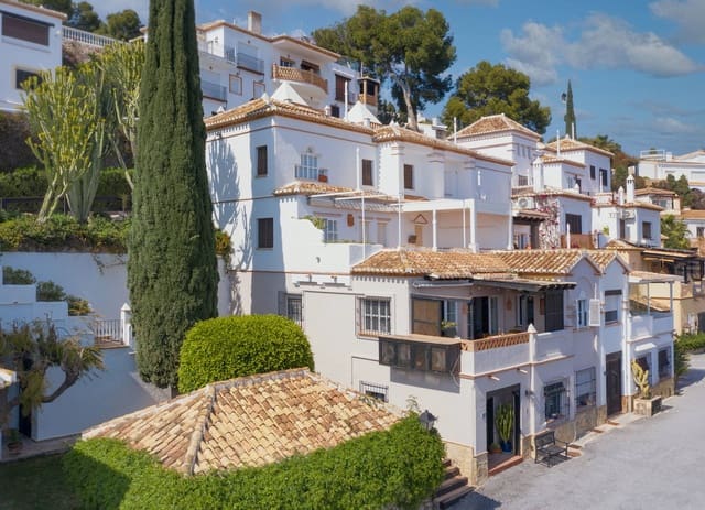 4 sypialnia Dom na sprzedaż w La Herradura, Almuñécar z basenem garażem - 829 000 € (Ref: 9730870)