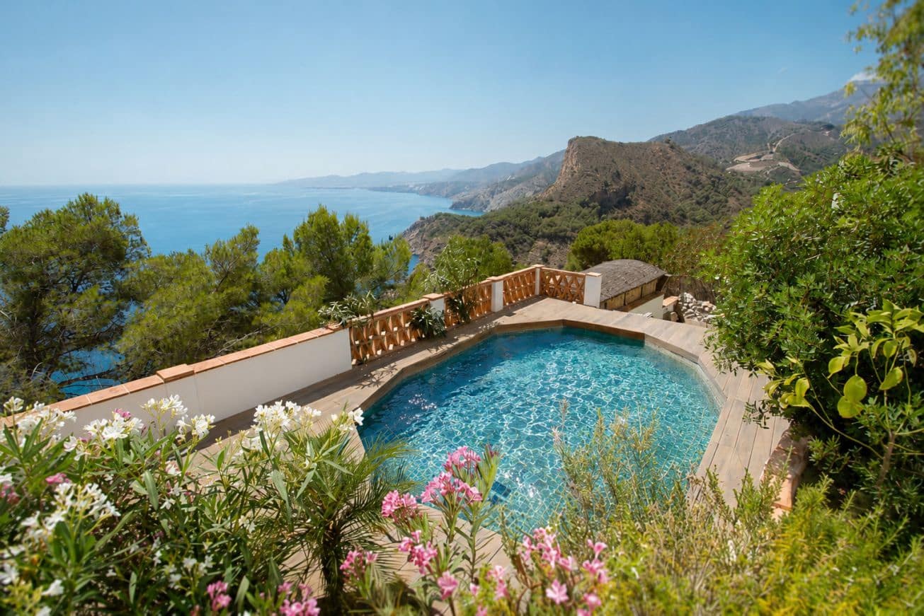 2 Zimmer Villa zu verkaufen in La Herradura mit Pool Garage - 595.000 € (Ref: 9899996)