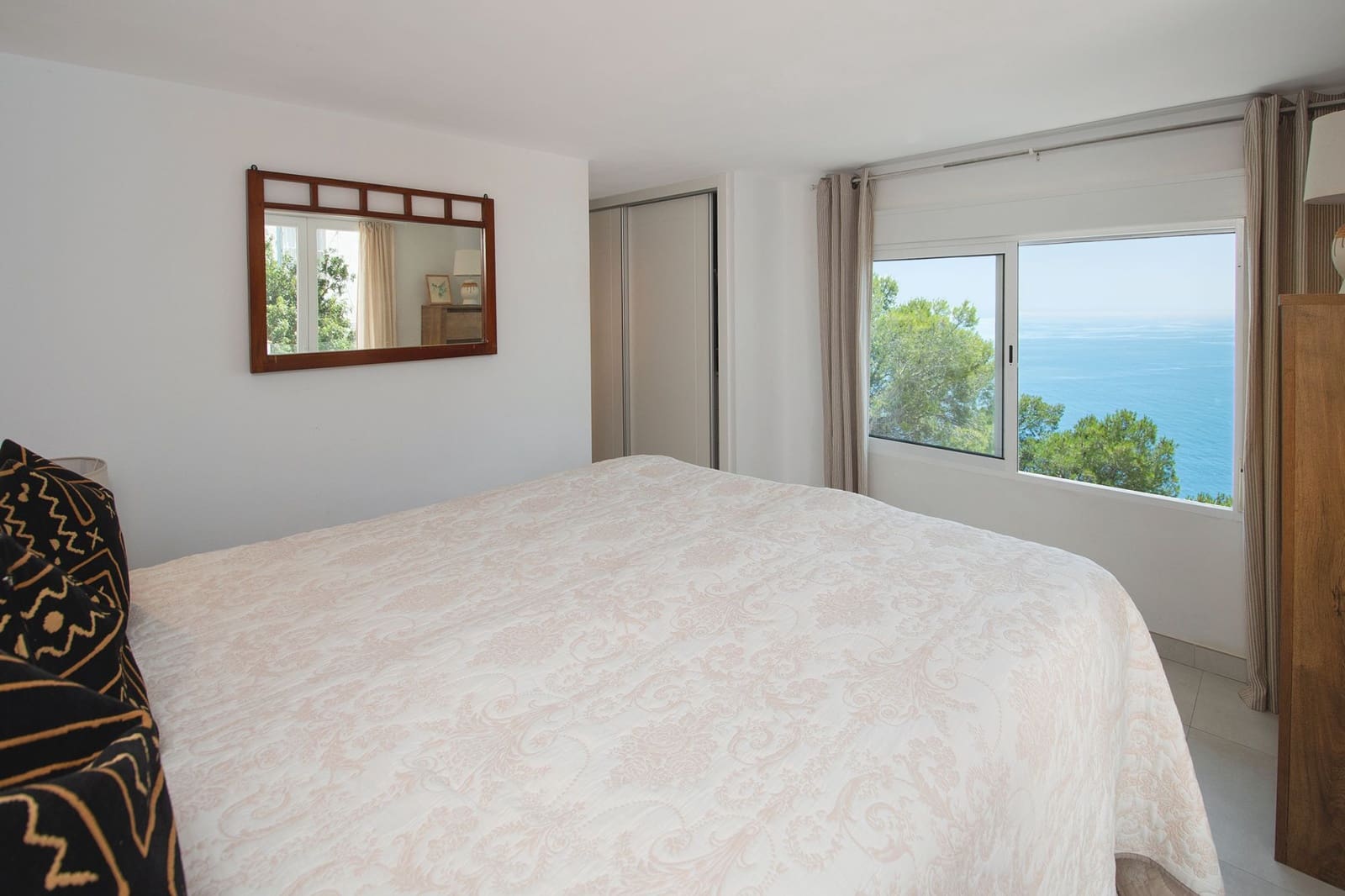 2 Zimmer Villa zu verkaufen in La Herradura mit Pool Garage - 595.000 € (Ref: 9899996)