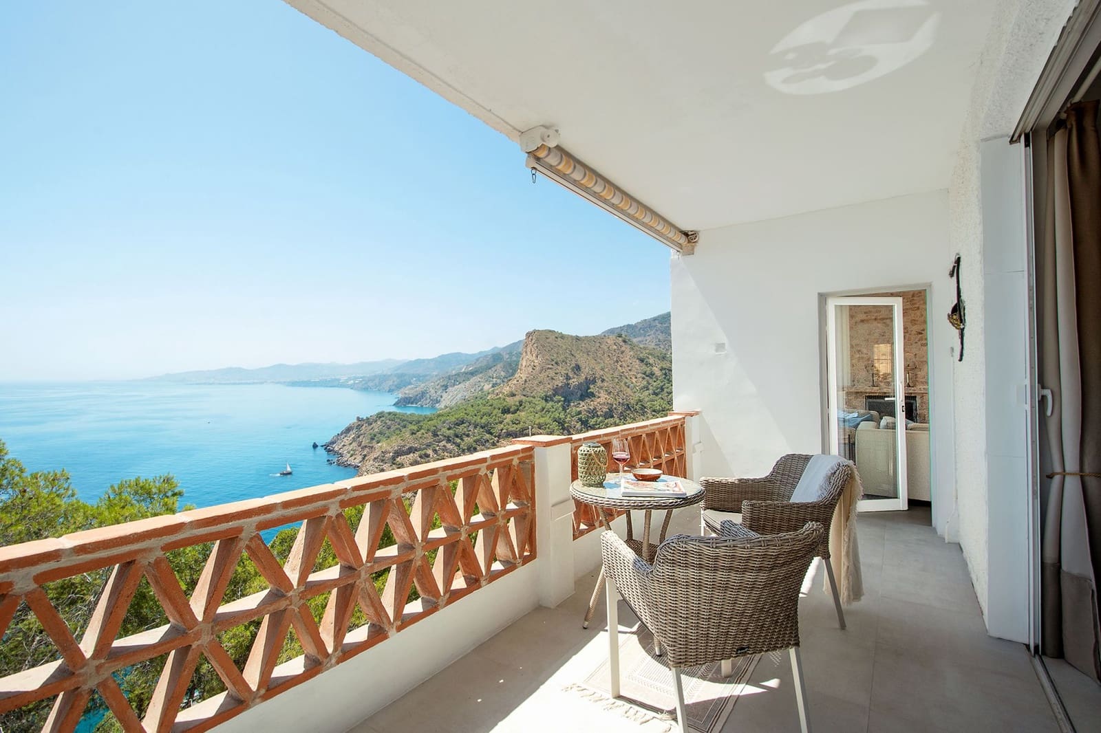 2 Zimmer Villa zu verkaufen in La Herradura mit Pool Garage - 595.000 € (Ref: 9899996)