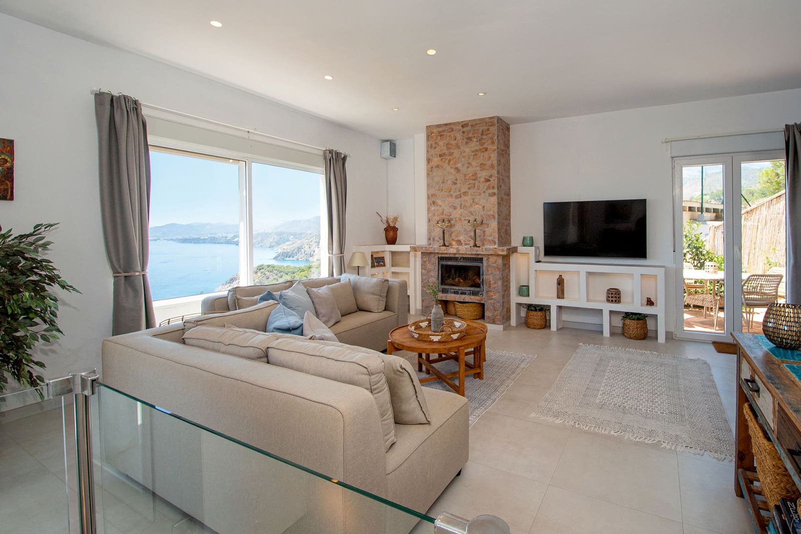 2 Zimmer Villa zu verkaufen in La Herradura mit Pool Garage - 595.000 € (Ref: 9899996)