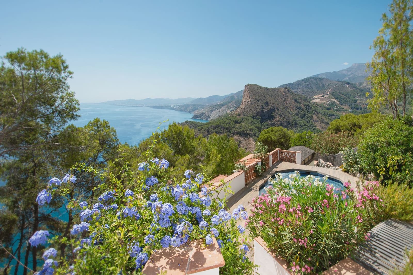 2 Zimmer Villa zu verkaufen in La Herradura mit Pool Garage - 595.000 € (Ref: 9899996)