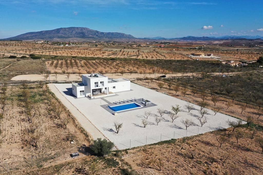 3 makuuhuone Huvila myytävänä paikassa Pinoso mukana uima-altaan - 519 000 € (Ref: 5402187)