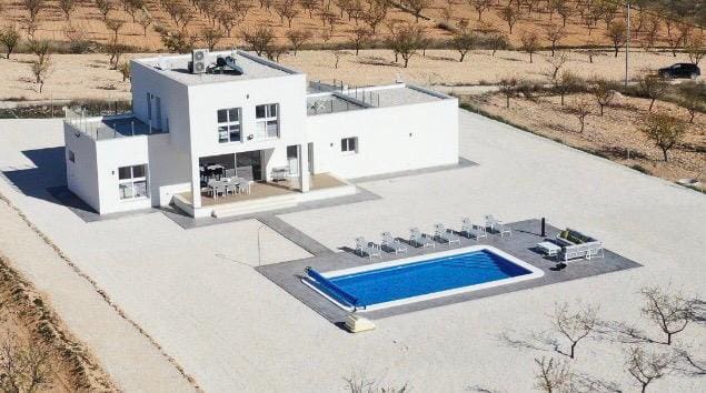 3 makuuhuone Huvila myytävänä paikassa Pinoso mukana uima-altaan - 519 000 € (Ref: 5402187)