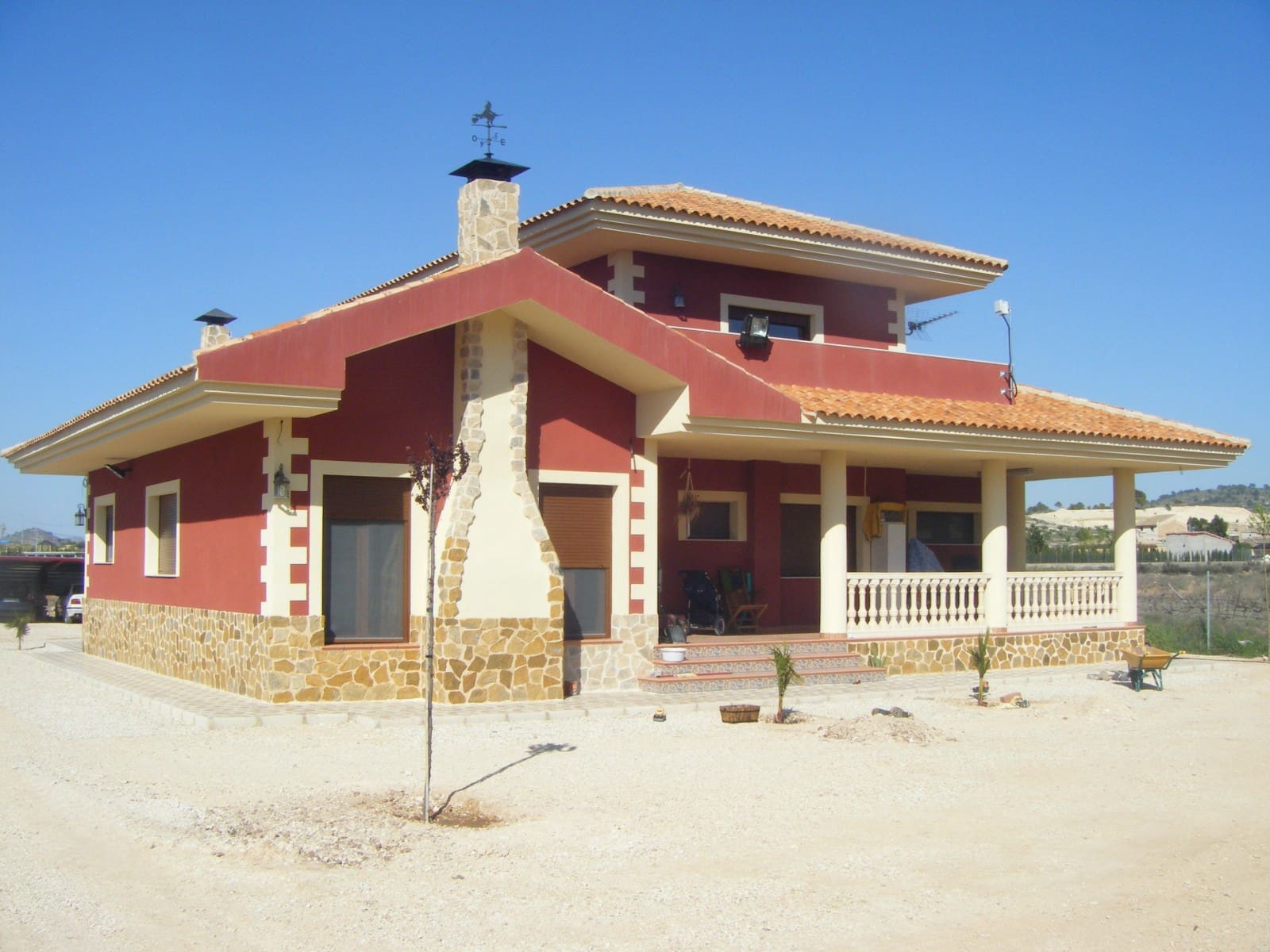 3 bedroom Villa for sale in Pinoso with pool - € 559,000 (Ref: 7369987)