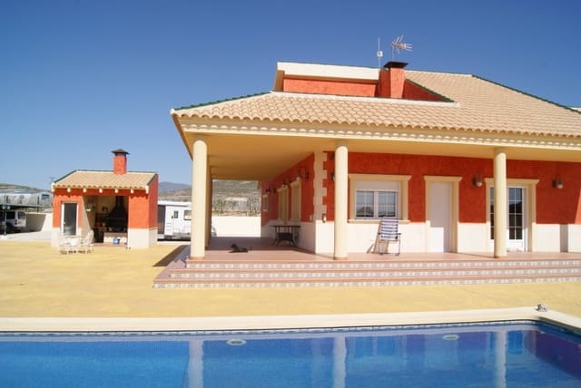 Chalet de 4 habitaciones en Pinoso en venta con piscina - 575.000 € (Ref: 7369988)