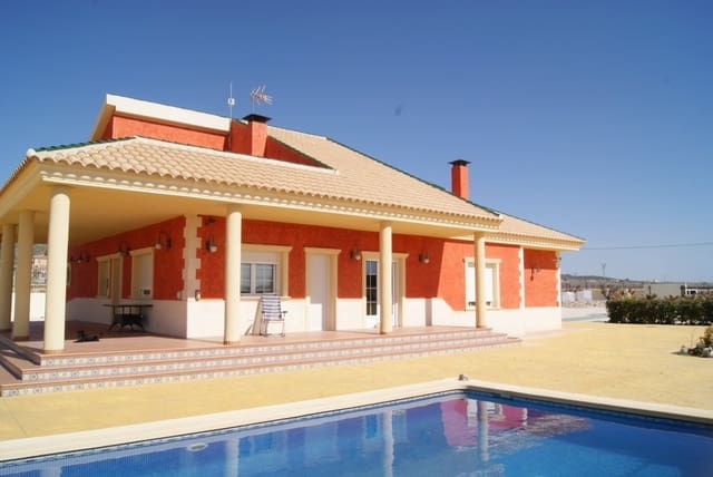 Chalet de 4 habitaciones en Pinoso en venta con piscina - 575.000 € (Ref: 7369988)