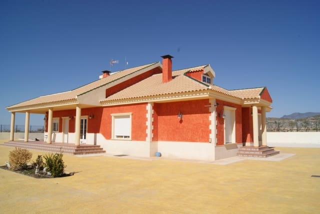 Chalet de 4 habitaciones en Pinoso en venta con piscina - 575.000 € (Ref: 7369988)