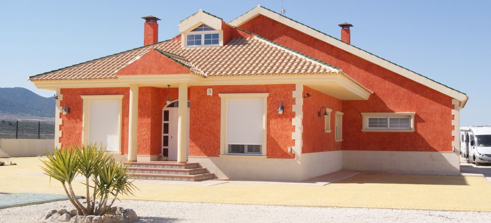 4 makuuhuone Huvila myytävänä paikassa Pinoso mukana uima-altaan - 575 000 € (Ref: 7369988)