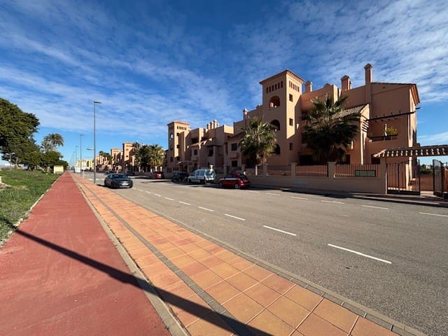 1 makuuhuone Huoneisto myytävänä paikassa Los Alcazares mukana uima-altaan 
autotalli - 147 200 € (Ref: 8742324)