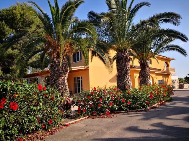 6 Zimmer Villa zu verkaufen in Las Bayas, Elche / Elx mit Pool Garage - 820.000 € (Ref: 8890959)