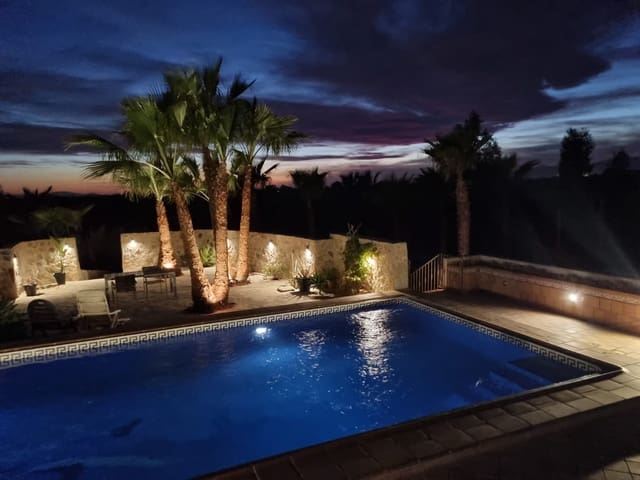 6 Zimmer Villa zu verkaufen in Las Bayas, Elche / Elx mit Pool Garage - 820.000 € (Ref: 8890959)