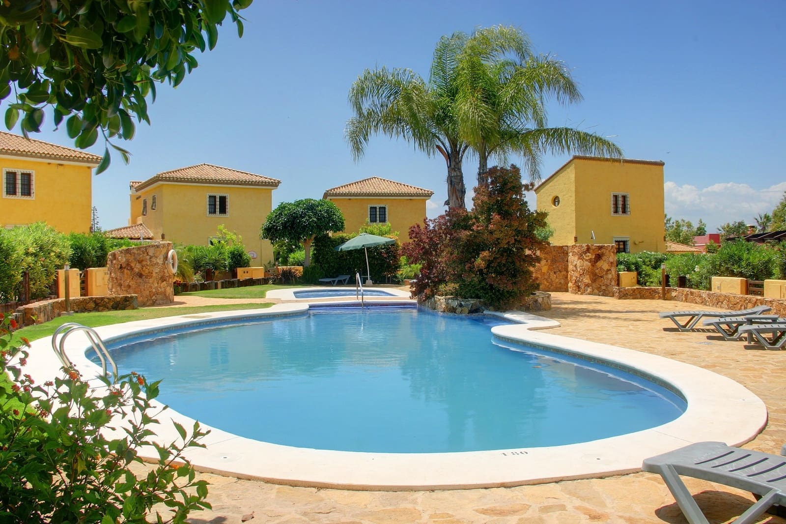 4 slaapkamer Villa te koop in La Algarrobina met zwembad - € 406.850 (Ref: 9814427)