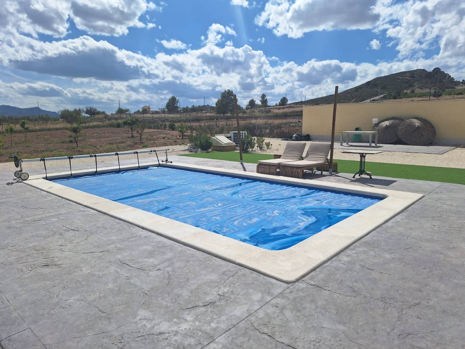 2 bedroom Villa for sale in Pinoso with pool - € 389,000 (Ref: 9865938)
