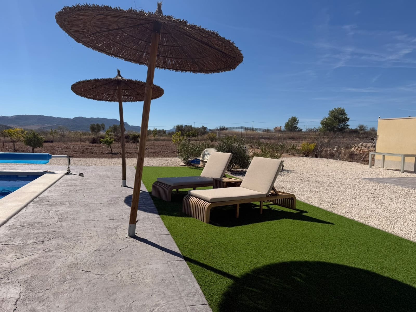 Chalet de 2 habitaciones en Pinoso en venta con piscina - 389.000 € (Ref: 9865938)
