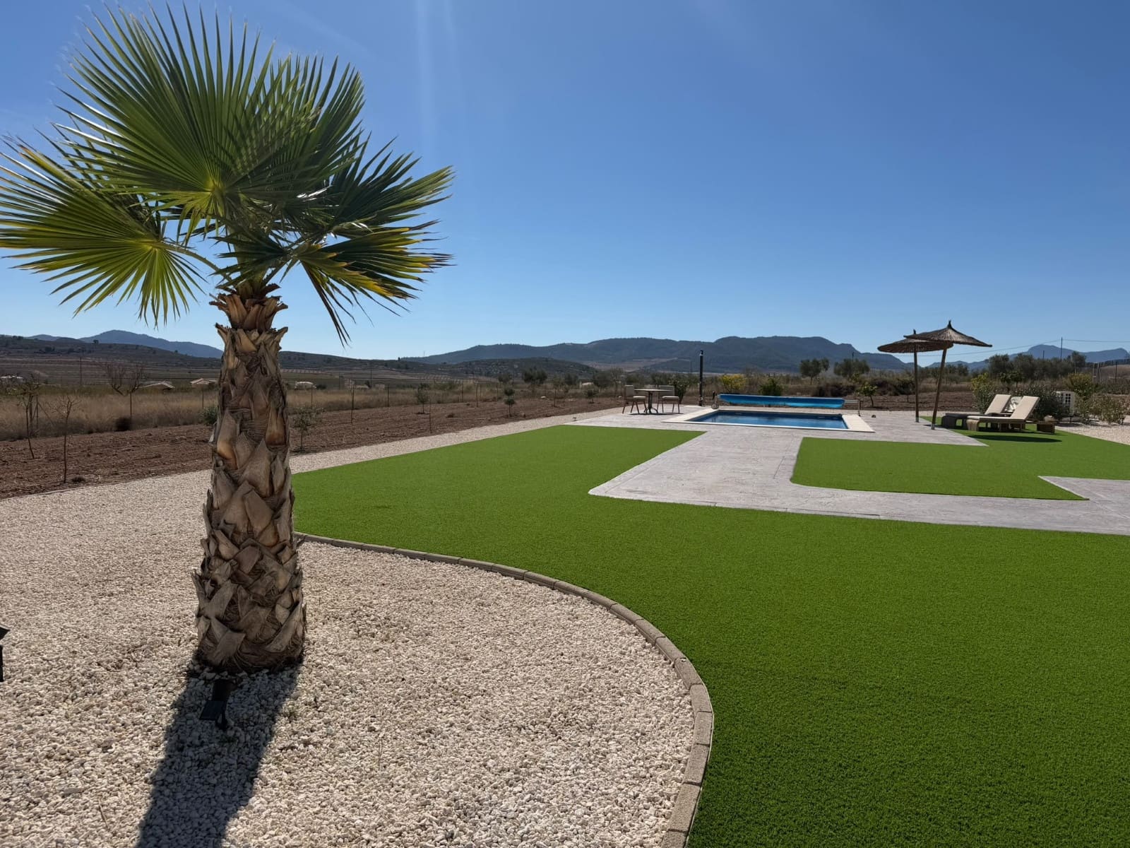 Chalet de 2 habitaciones en Pinoso en venta con piscina - 389.000 € (Ref: 9865938)