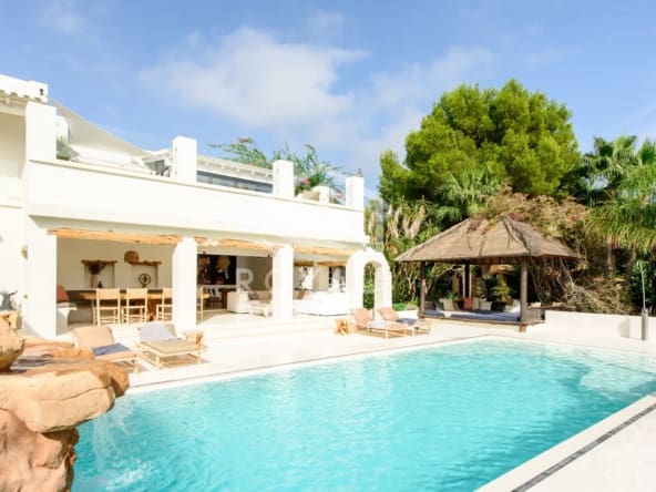 15 bedroom Villa for sale in Santa Eulalia / Santa Eularia - € 6,000,000 (Ref: 8514962)