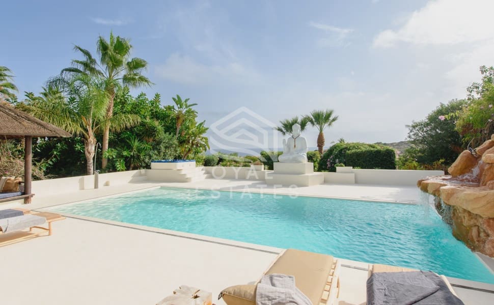 15 bedroom Villa for sale in Santa Eulalia / Santa Eularia - € 6,000,000 (Ref: 8514962)