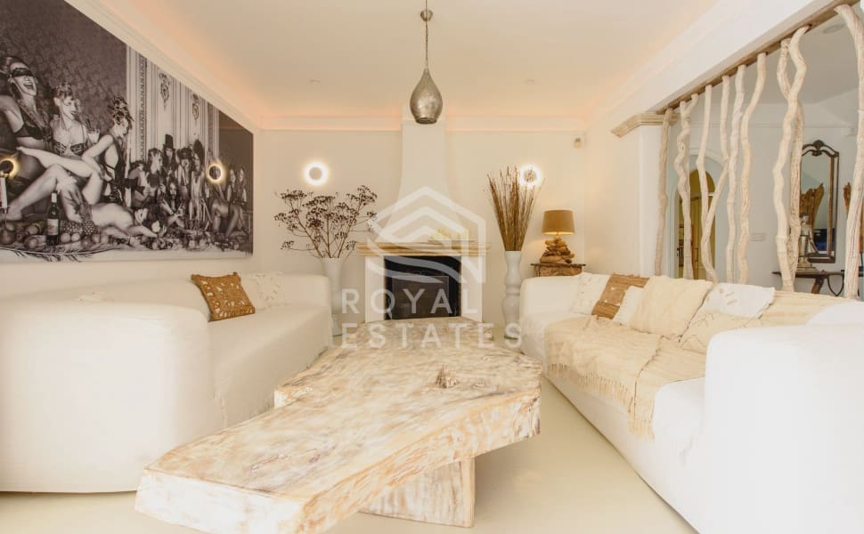 15 bedroom Villa for sale in Santa Eulalia / Santa Eularia - € 6,000,000 (Ref: 8514962)