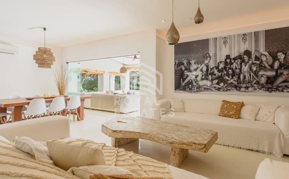 15 bedroom Villa for sale in Santa Eulalia / Santa Eularia - € 6,000,000 (Ref: 8514962)