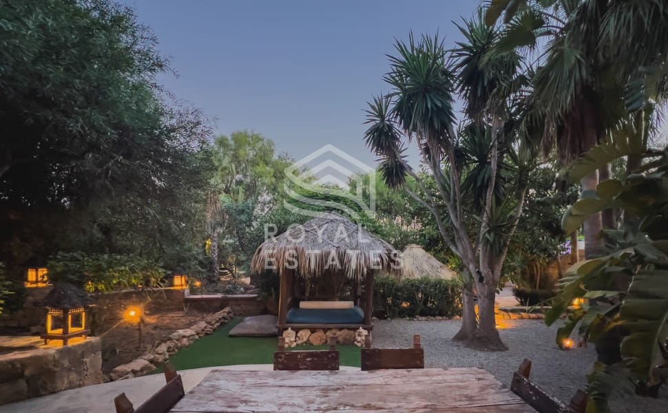 15 bedroom Villa for sale in Santa Eulalia / Santa Eularia - € 6,000,000 (Ref: 8514962)