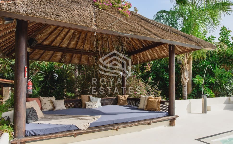 15 bedroom Villa for sale in Santa Eulalia / Santa Eularia - € 6,000,000 (Ref: 8514962)