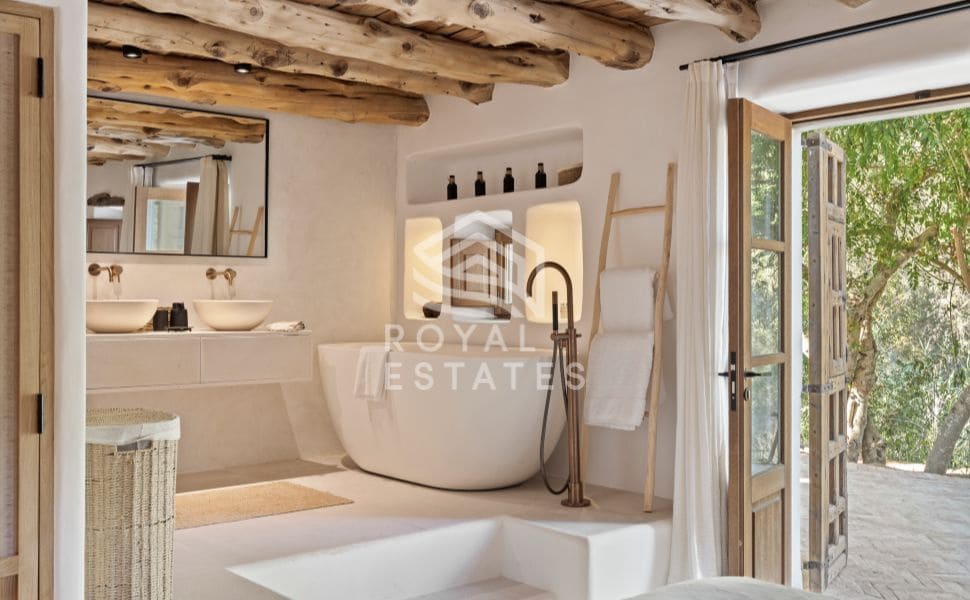 5 bedroom Villa for sale in Ibiza / Eivissa town with pool - € 4,500,000 (Ref: 8514977)