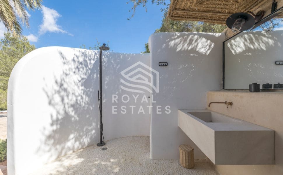 5 bedroom Villa for sale in Ibiza / Eivissa town with pool - € 4,500,000 (Ref: 8514977)