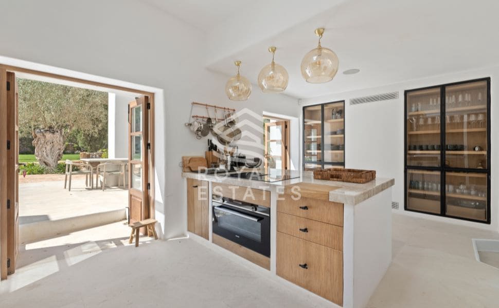 5 bedroom Villa for sale in Ibiza / Eivissa town with pool - € 4,500,000 (Ref: 8514977)