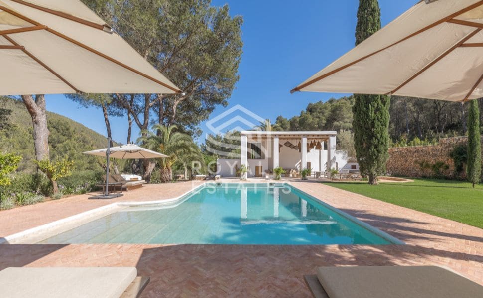 5 bedroom Villa for sale in Ibiza / Eivissa town with pool - € 4,500,000 (Ref: 8514977)