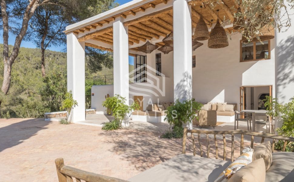 5 bedroom Villa for sale in Ibiza / Eivissa town with pool - € 4,500,000 (Ref: 8514977)