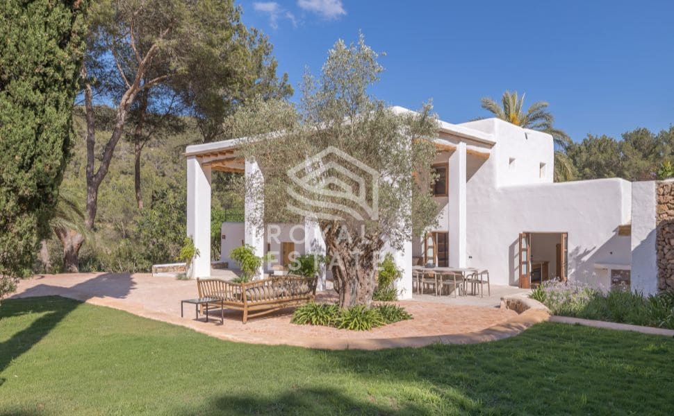 5 bedroom Villa for sale in Ibiza / Eivissa town with pool - € 4,500,000 (Ref: 8514977)