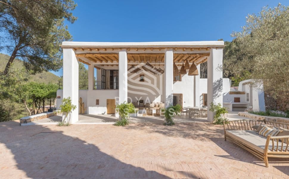 5 bedroom Villa for sale in Ibiza / Eivissa town with pool - € 4,500,000 (Ref: 8514977)