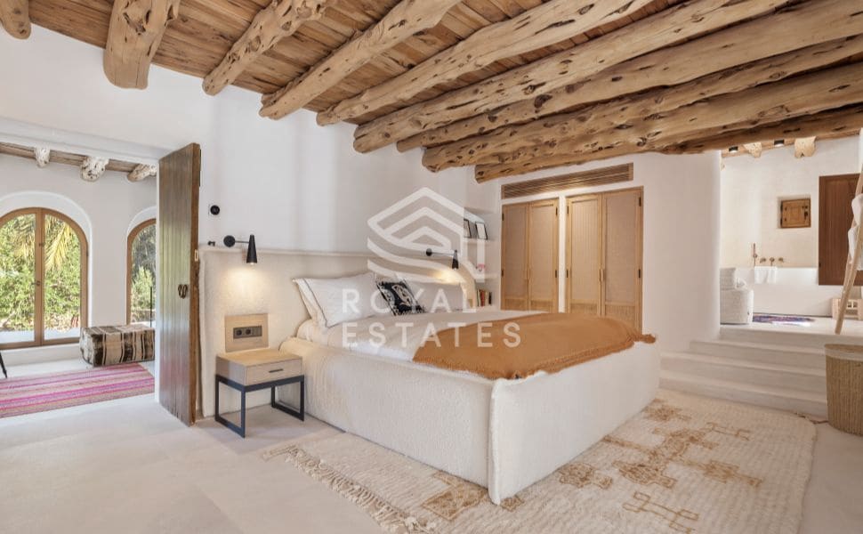 5 bedroom Villa for sale in Ibiza / Eivissa town with pool - € 4,500,000 (Ref: 8514977)