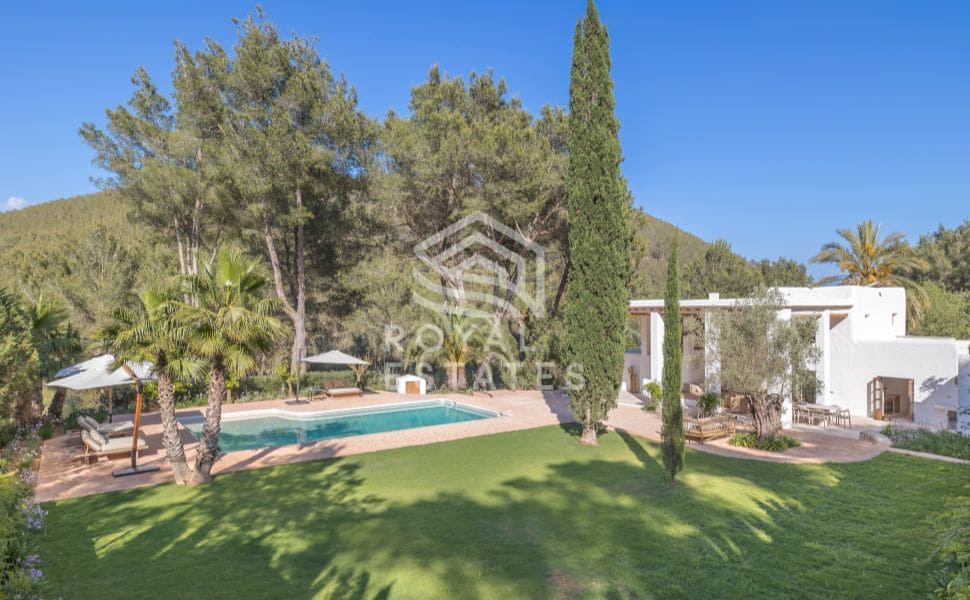 5 bedroom Villa for sale in Ibiza / Eivissa town with pool - € 4,500,000 (Ref: 8514977)