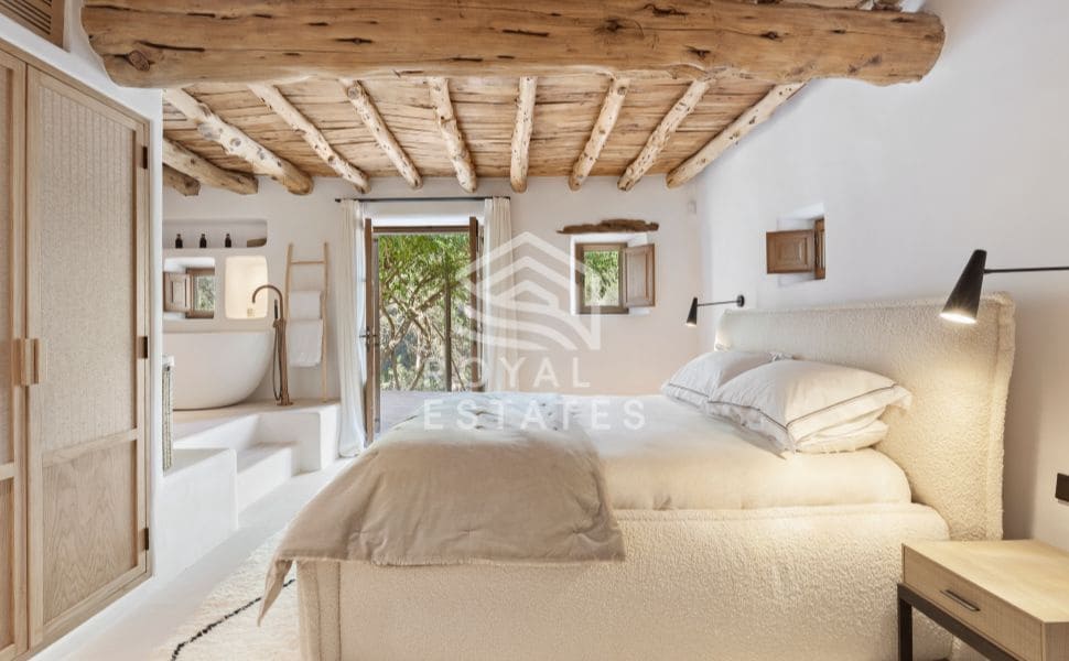 5 bedroom Villa for sale in Ibiza / Eivissa town with pool - € 4,500,000 (Ref: 8514977)