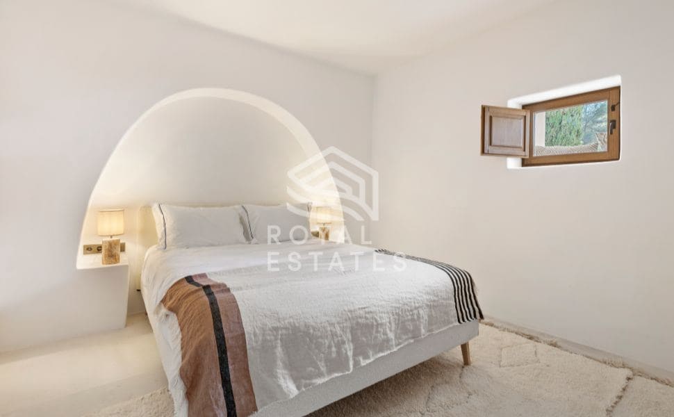 5 bedroom Villa for sale in Ibiza / Eivissa town with pool - € 4,500,000 (Ref: 8514977)