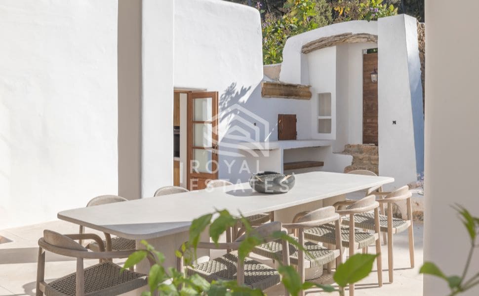 5 bedroom Villa for sale in Ibiza / Eivissa town with pool - € 4,500,000 (Ref: 8514977)