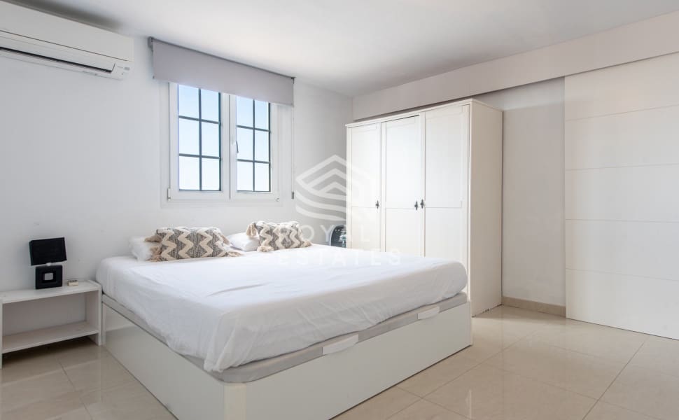 8 soveværelse Villa til salg i Cala Conta med swimmingpool - € 2.990.000 (Ref: 8514983)