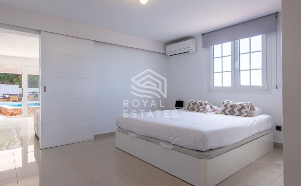 8 soveværelse Villa til salg i Cala Conta med swimmingpool - € 2.990.000 (Ref: 8514983)