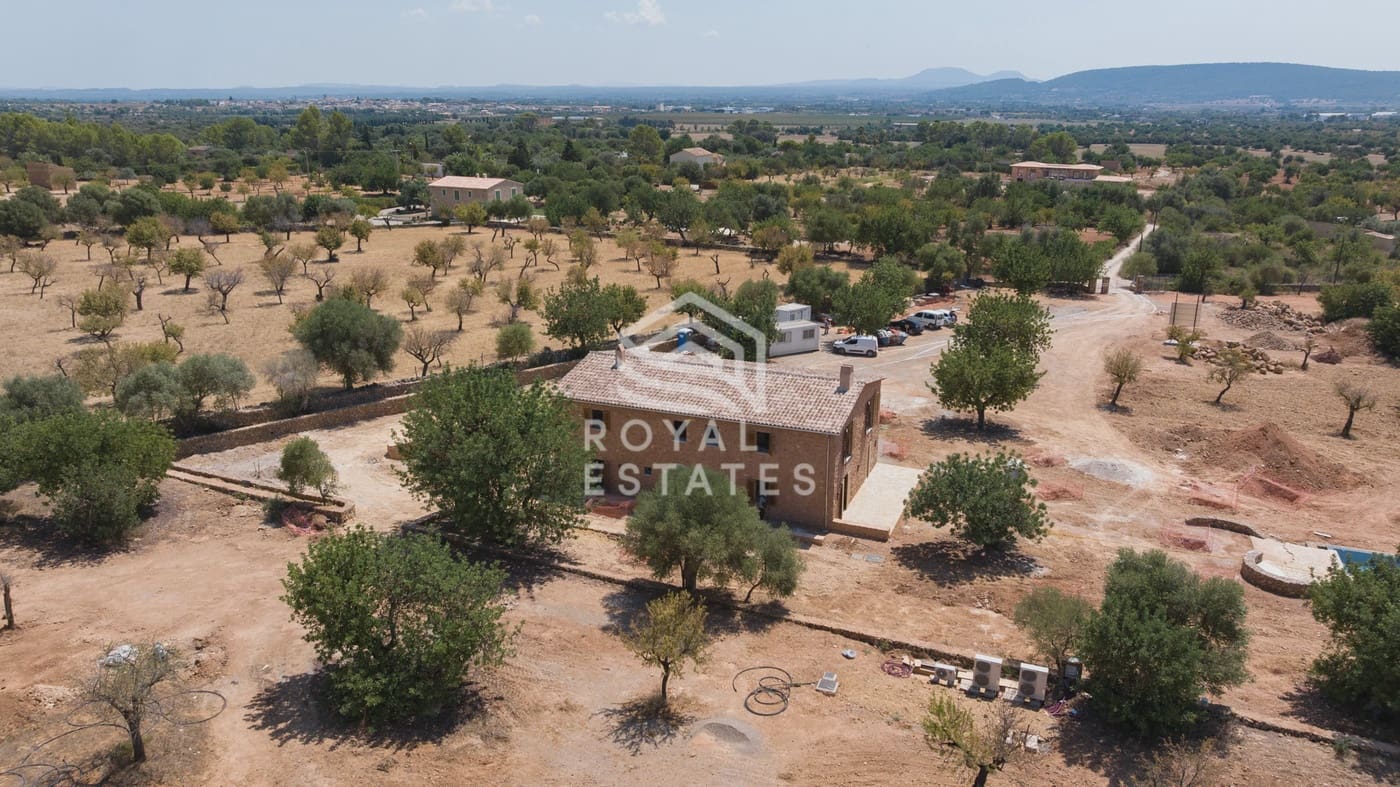 4 soveværelse Villa til salg i Alaro - € 8.495.000 (Ref: 8514988)