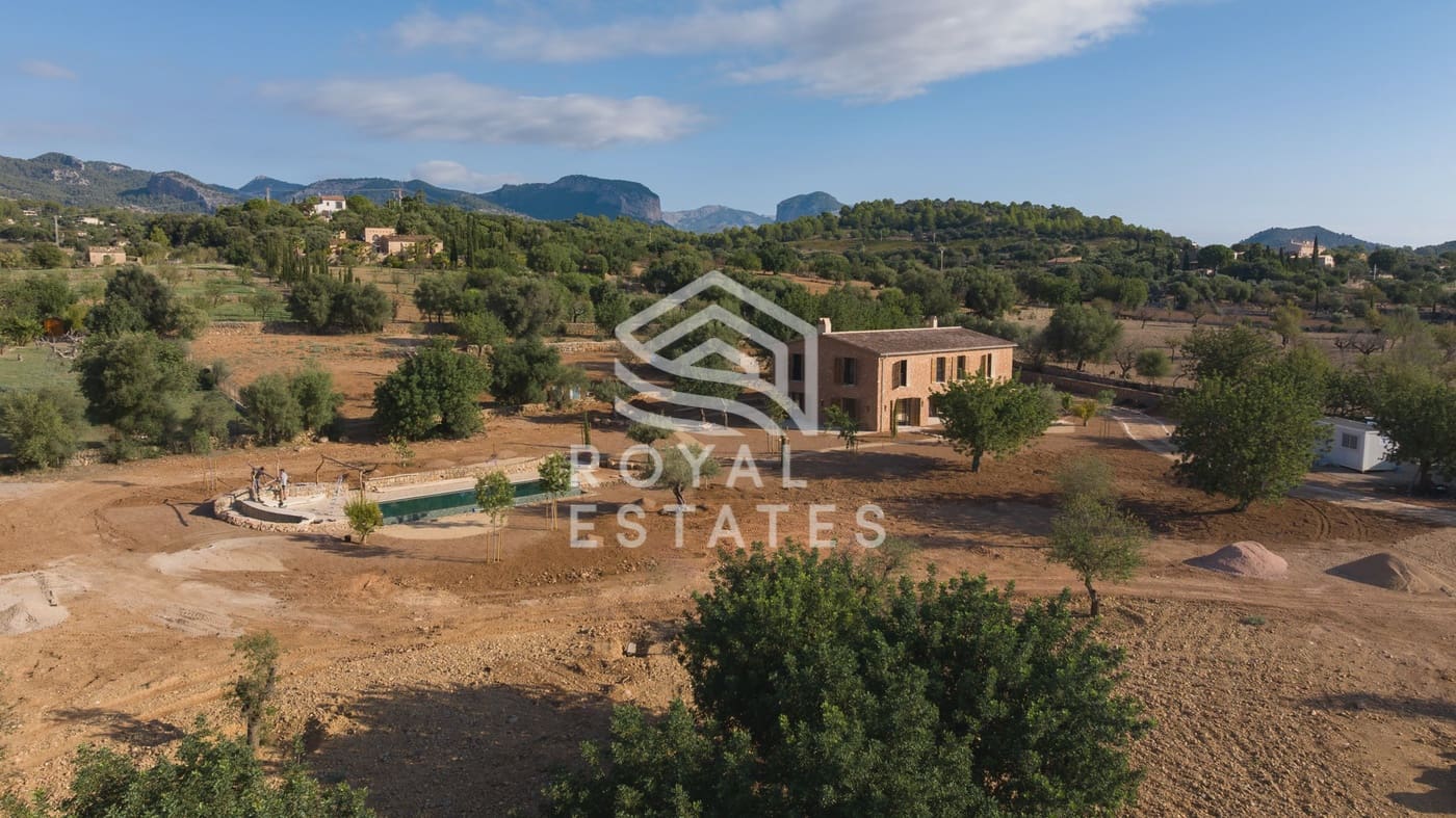 4 soveværelse Villa til salg i Alaro - € 8.495.000 (Ref: 8514988)