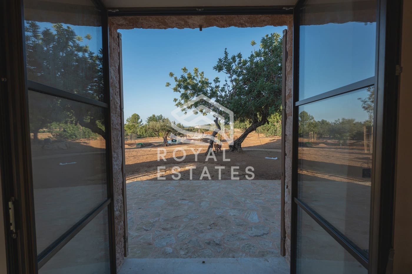 4 soveværelse Villa til salg i Alaro - € 8.495.000 (Ref: 8514988)