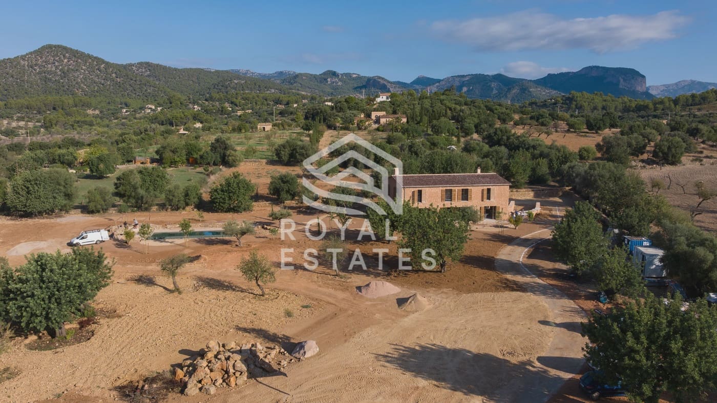 4 soveværelse Villa til salg i Alaro - € 8.495.000 (Ref: 8514988)