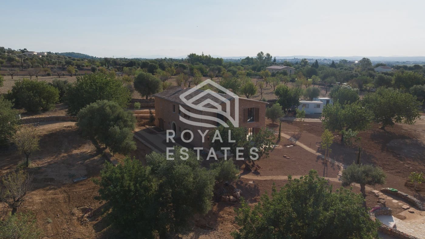 4 soveværelse Villa til salg i Alaro - € 8.495.000 (Ref: 8514988)