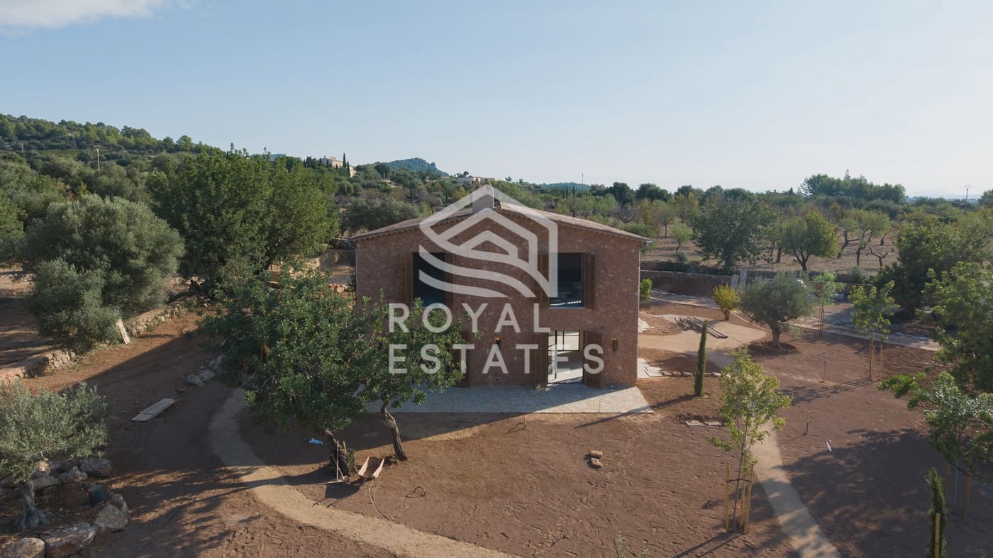 4 soveværelse Villa til salg i Alaro - € 8.495.000 (Ref: 8514988)