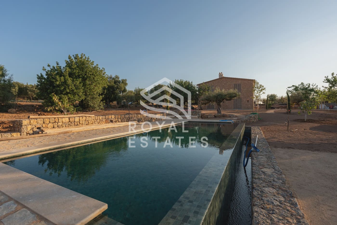 4 soveværelse Villa til salg i Alaro - € 8.495.000 (Ref: 8514988)