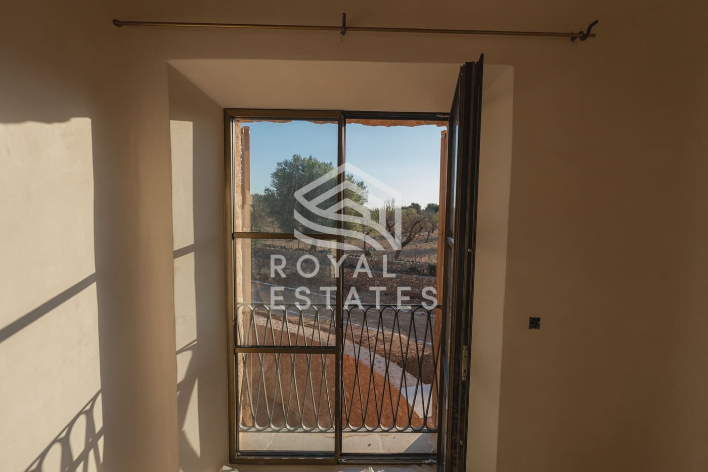 4 soveværelse Villa til salg i Alaro - € 8.495.000 (Ref: 8514988)