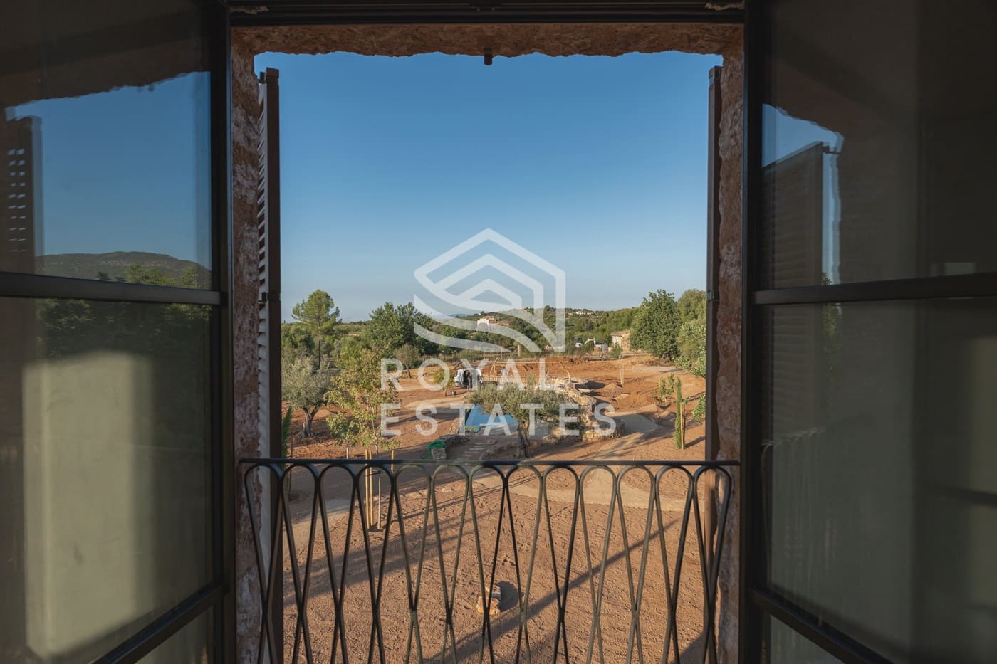 4 soveværelse Villa til salg i Alaro - € 8.495.000 (Ref: 8514988)